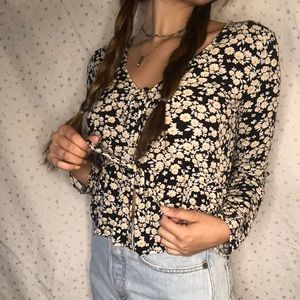 Dainty hollister long sleeve